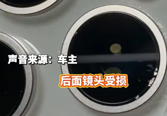 逆行车堵路，车主拍车牌手机被夺摔坏，维修费超6千