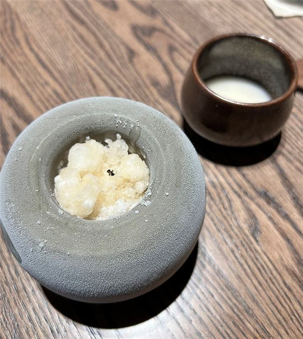 韩米其林餐厅用重金属超标蚂蚁做甜品被罚2500万韩元