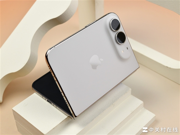 iPhone Duo上手：质感惊艳，屏下摄像头尴尬