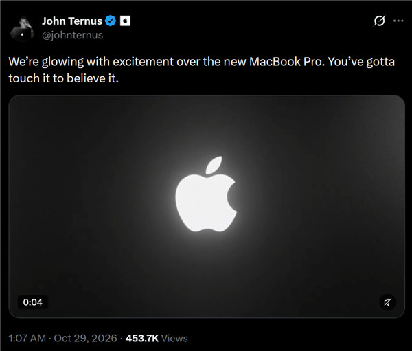 苹果首款触控屏MacBook Pro发布，发光Logo回归