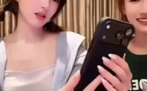 赵露思直播对比iPhone 18与旧机：仅一处差异，直言钱花得没必要